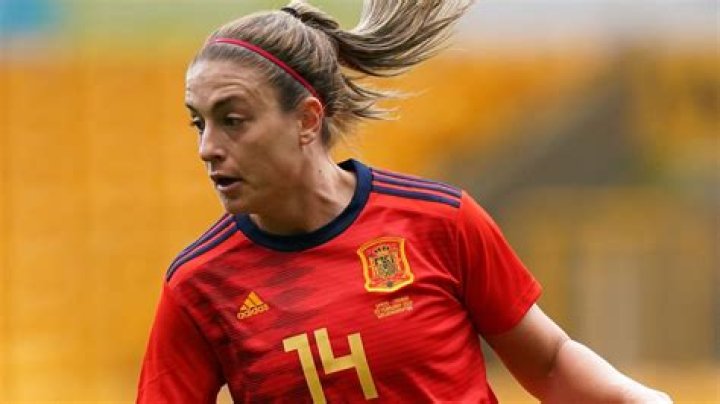Alexia Putellas: The Spanish Midfielder Who Shapes the Game