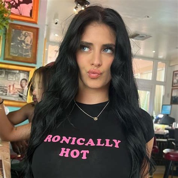 Camilla Araujo Leaked Videos: Clarifying Online Searches and the Iconic Camilla Brand