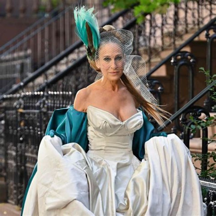Carrie Bradshaw Weight: Unveiling the Fitness Journey of a Fashion Icon
