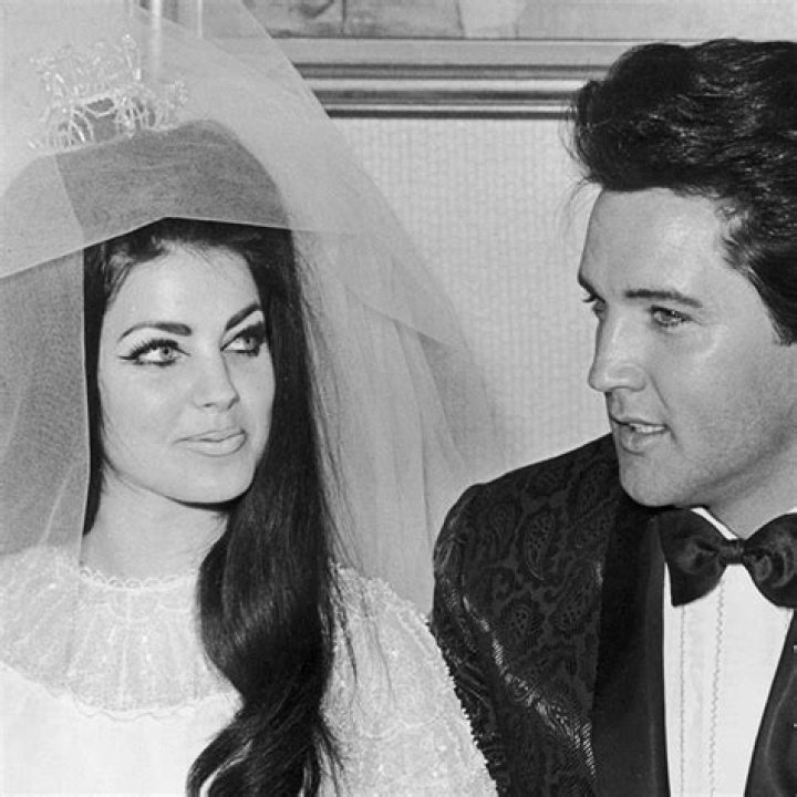 Elvis Crespo Reunites With Ex-Wife