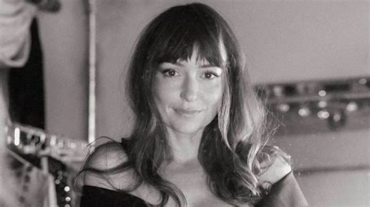 Exploring Milana Vayntrub Instagram: Connecting with Fans and Sharing Her Story