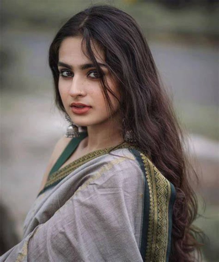 Exploring The Age Of Ayesha Khan