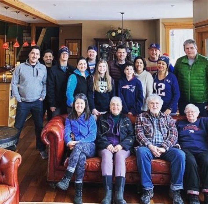 Exploring the Knight Family: Jonathan Knight and His Siblings
