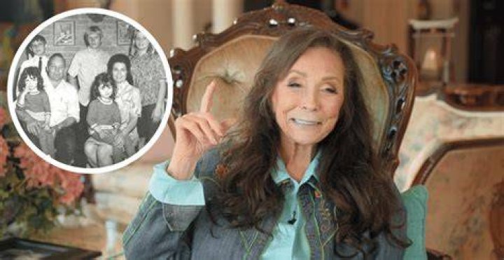 How Many Children Did Loretta Lynn Have?