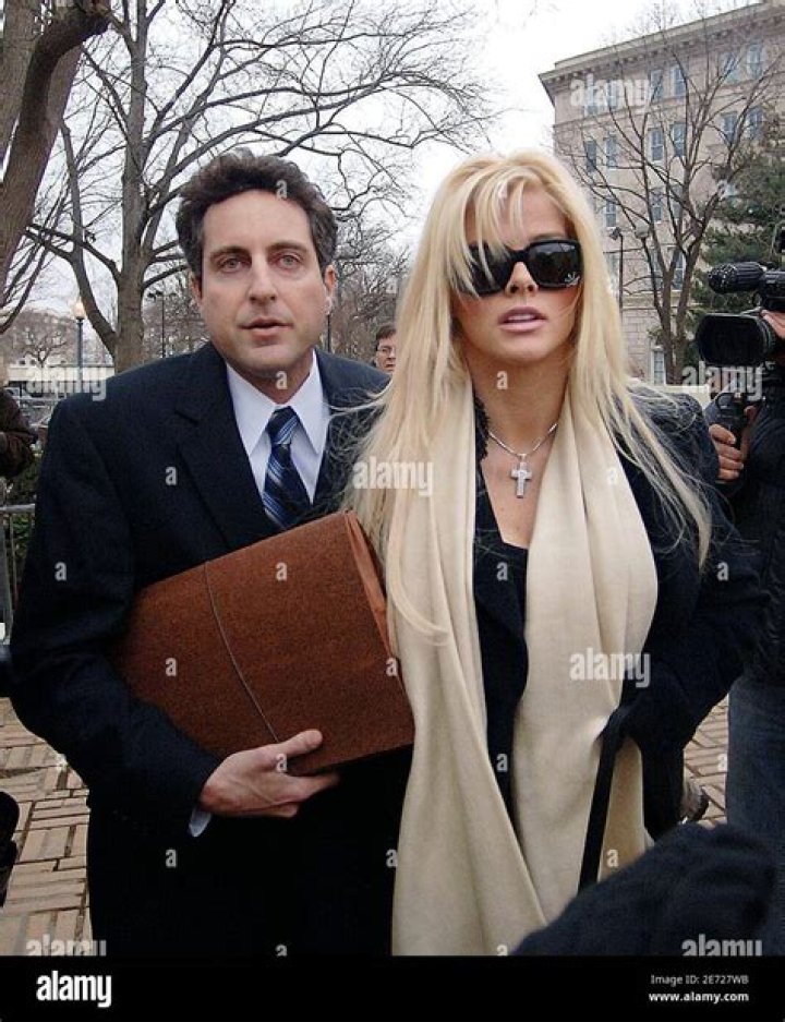 Howard K Stern Married: Unpacking His Public Relationships