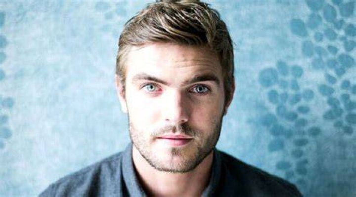 Is Alex Roe Married His Bio Age?