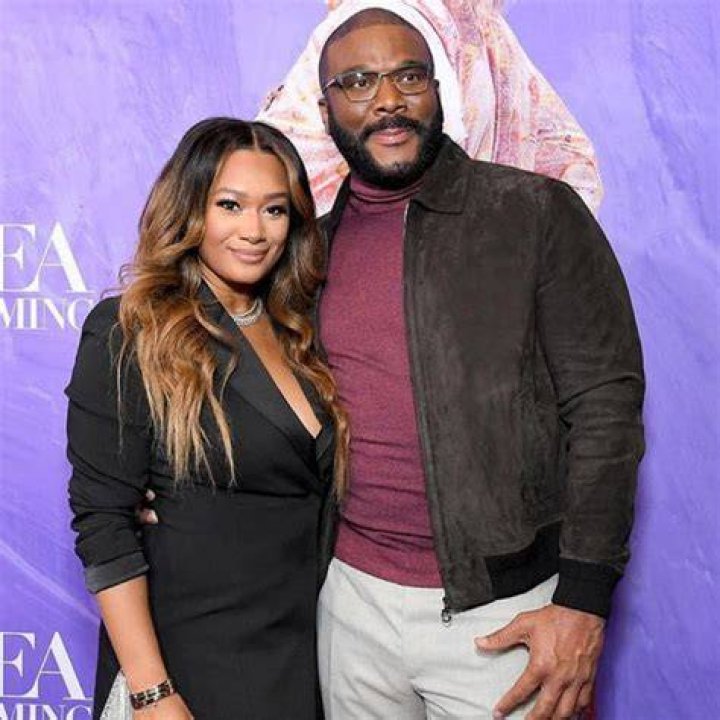 Is Crystal Hayslett Married To A Husband