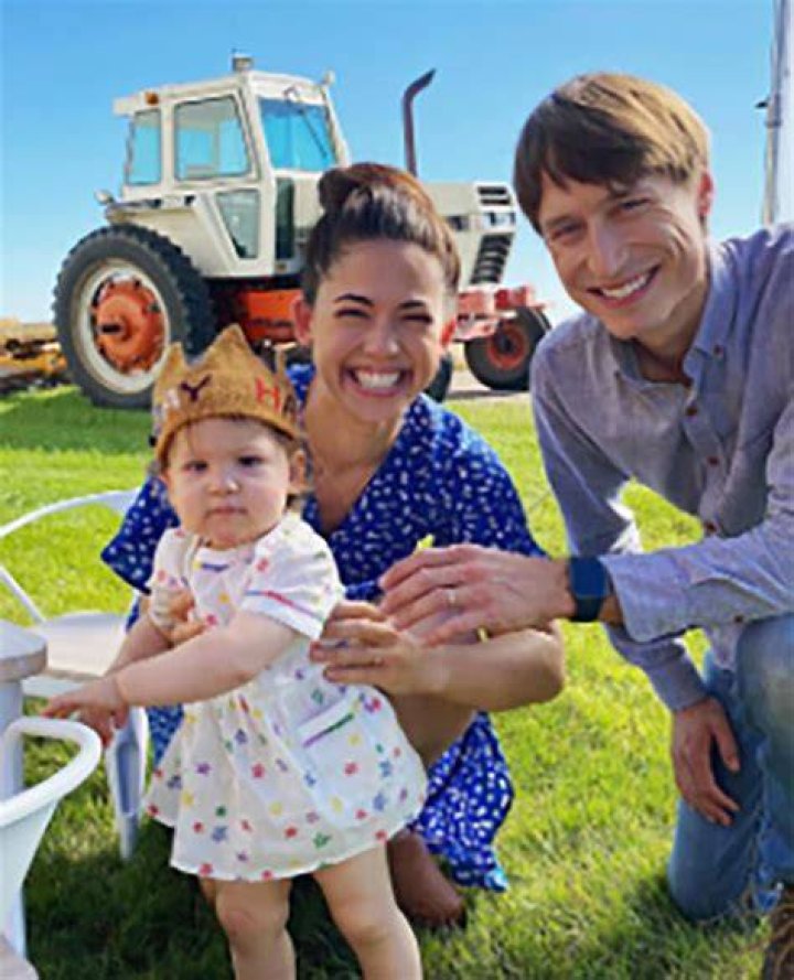 Is Molly Yeh Still Married? Molly Yeh Age, Net Worth, Husband, Kids and Instagram