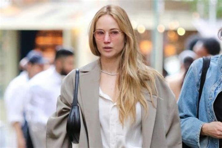 Jennifer Lawrence's Love Life: Uncovering The Intriguing Details