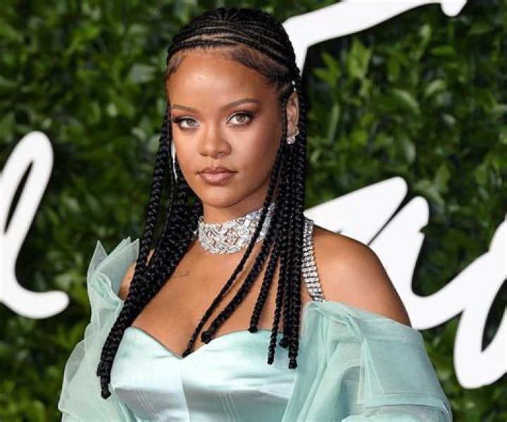 Rihanna's Fans' Heartwarming Encounter With Their Pregnant Idol