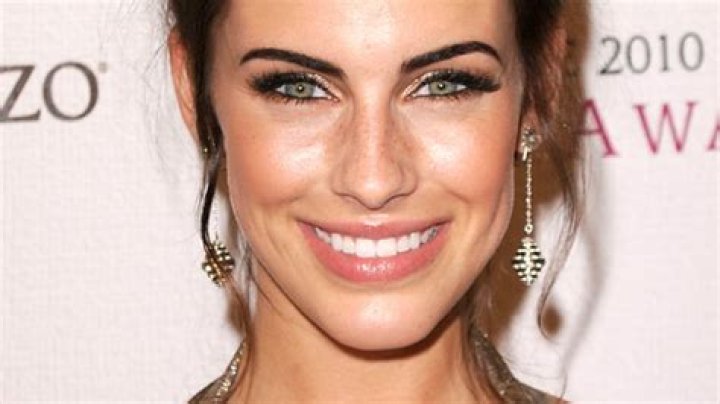 The Makeup Artist Behind Jessica Lowndes' Metallic Sunset Eyes Tells Us How To Recreate Her Look! EX