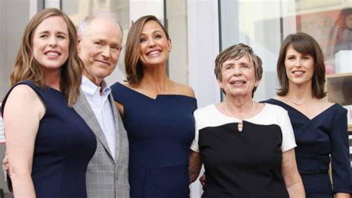 Uncover The Unbreakable Bond: Exploring Jennifer Garner's Sisters