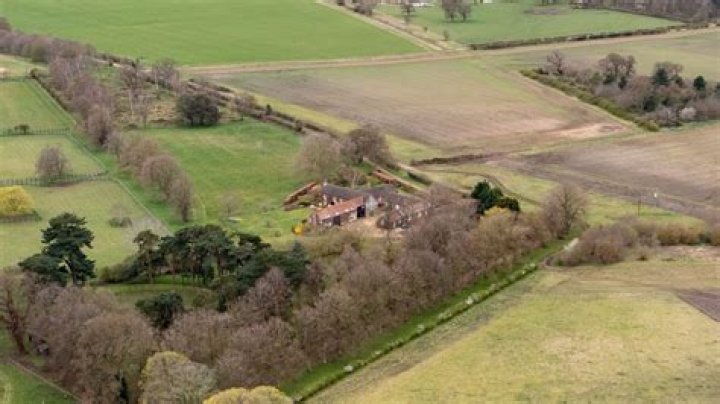 Unraveling the Royal Fortune: Who Inherited Queen Elizabeth II's Vast Estate?