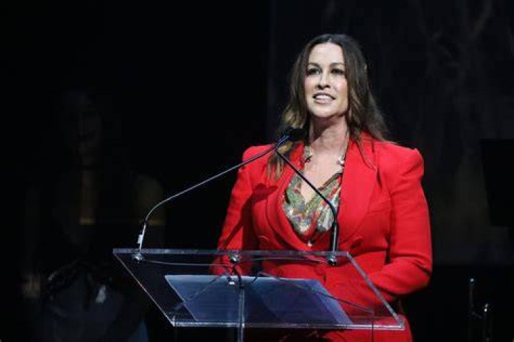 Unveiling Alanis Morissette's Weight Journey: Discoveries And Insights