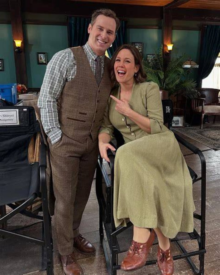 Unveiling The Secrets Of Erin Krakow's Alluring Physique