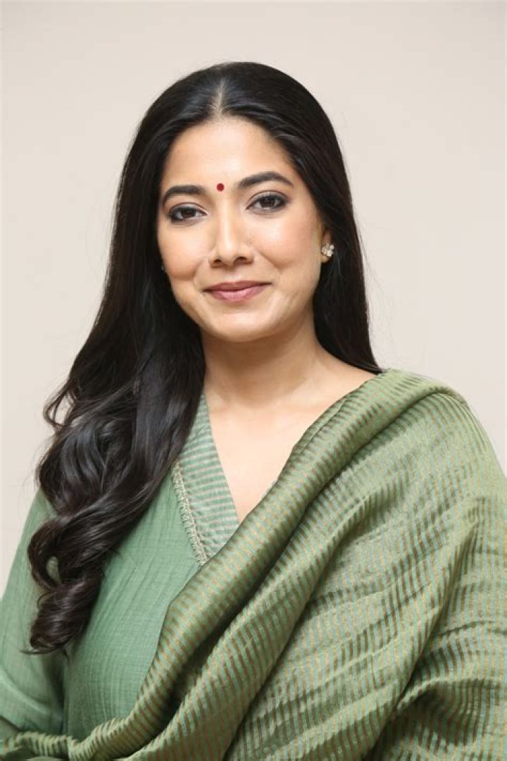 Unveiling The Secrets Of Pooja Sarathkumar's Age: A Journey Of Discovery