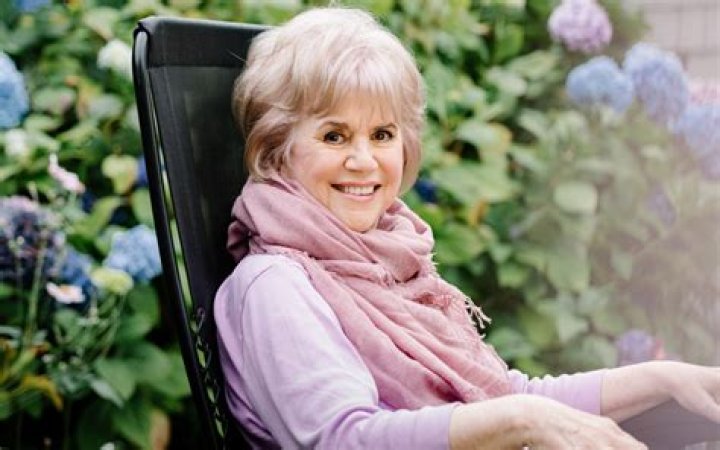 What Caused Linda Ronstadt to Lose Her Voice? A Look at Her Battle with Parkinson's