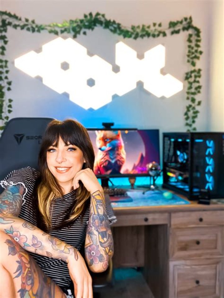 What is Gym Gamer Girl's Real Name? Unraveling the Identity