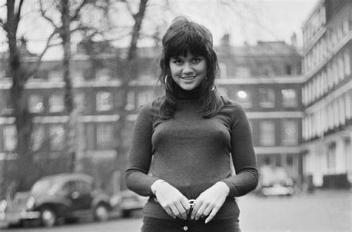What Was Linda Ronstadt's Last Hit? Unpacking Her Chart Journey