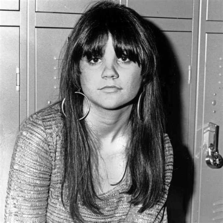 When Did Linda Ronstadt Come Out? Unpacking a Public Figure's Private Life