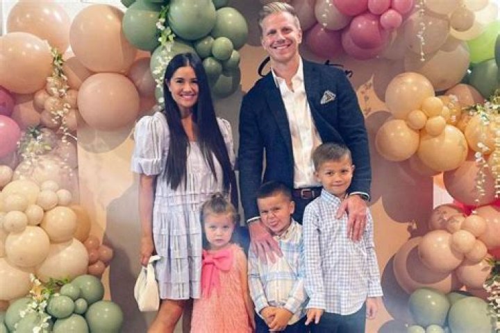 Where Does Sean Lowe Go to Church? Unpacking His Faith Journey