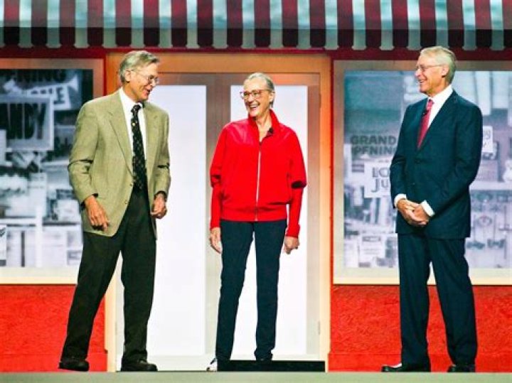 Who's Richer Than the Walton Family? A Look at Today's Top Fortunes