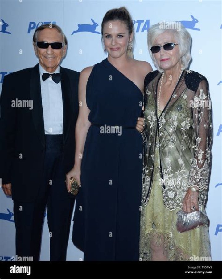 Who are Alicia Silverstone Parents? Meet Monty Silverstone And Didi Silverstone |