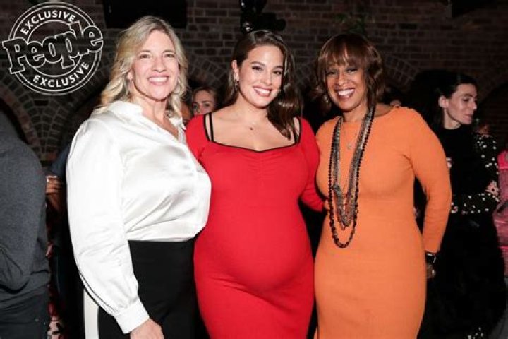 Who are Ashley Graham Parents? Meet Linda Graham ·