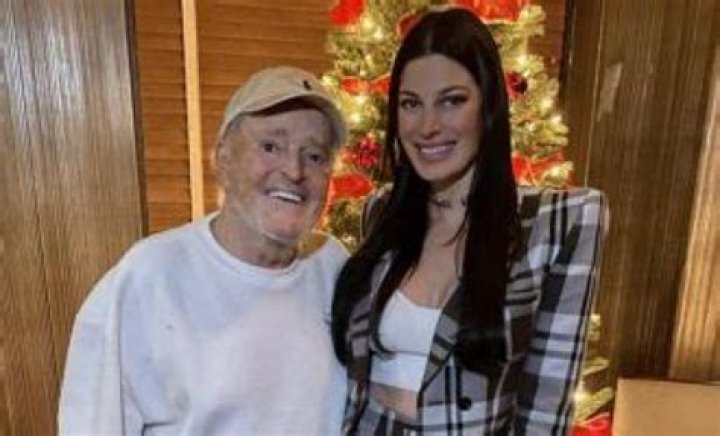 Who Is Cash Moore Wife Daughter Cashen